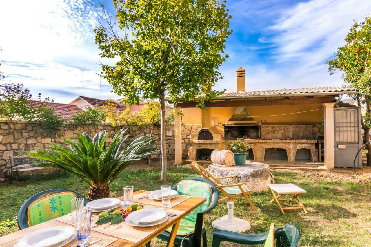 Traditional Rustic Maisonette By Konnect Agios Ioannis Peristerion Dış mekan fotoğraf
